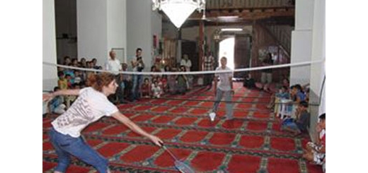 آموزش بدمینتون در مسجد(عکس)