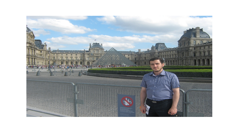 میدان موزه لوور پاریس