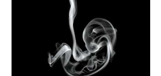 سیگار کشیدن مادر به کبد جنین آسیب می زند