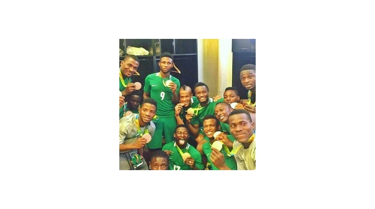 شادی بازیکنان نیجریه در محل اقامت بعد از مقام سومی المپیک ریو